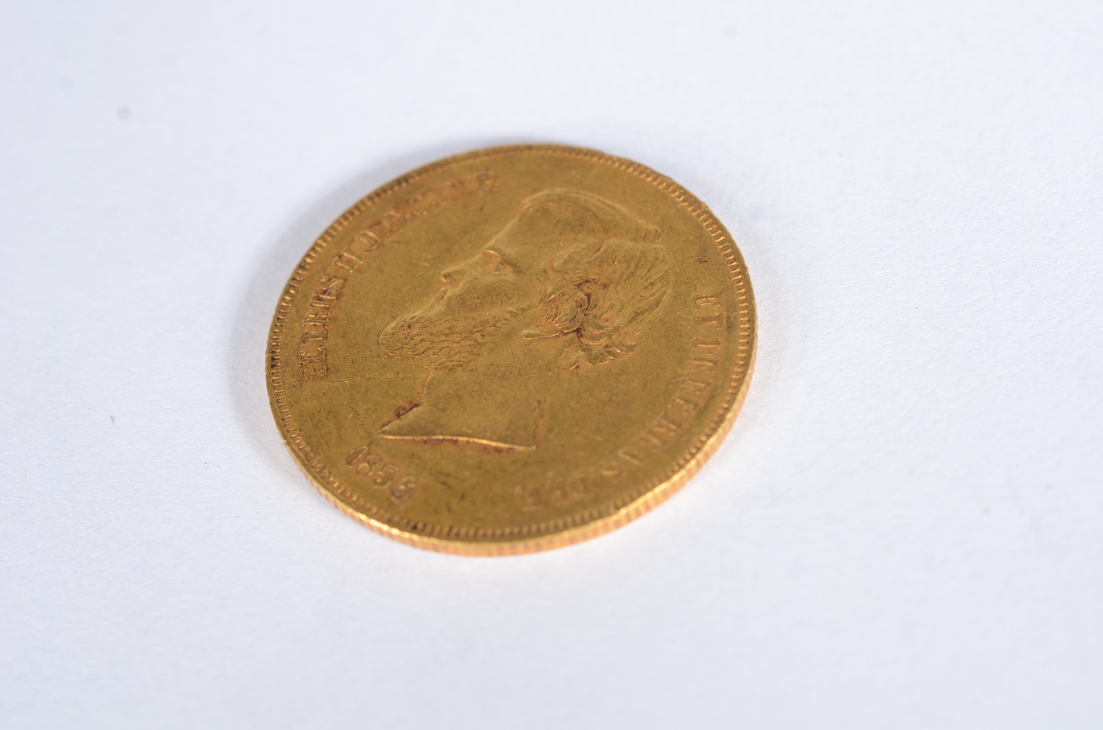 Moeda Brasileira de 20 mil reis de ouro 18 k., datada 1857. (Por... - foto 3 de 3