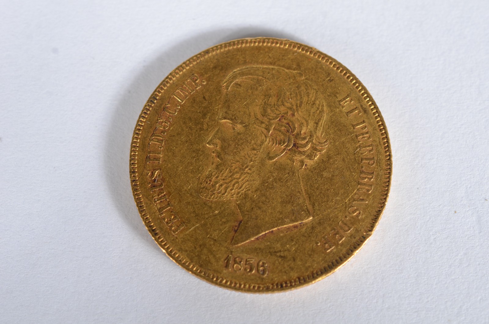 Moeda Brasileira de 20 mil reis de ouro 18 k., datada 1857. (Por... - foto 1 de 3