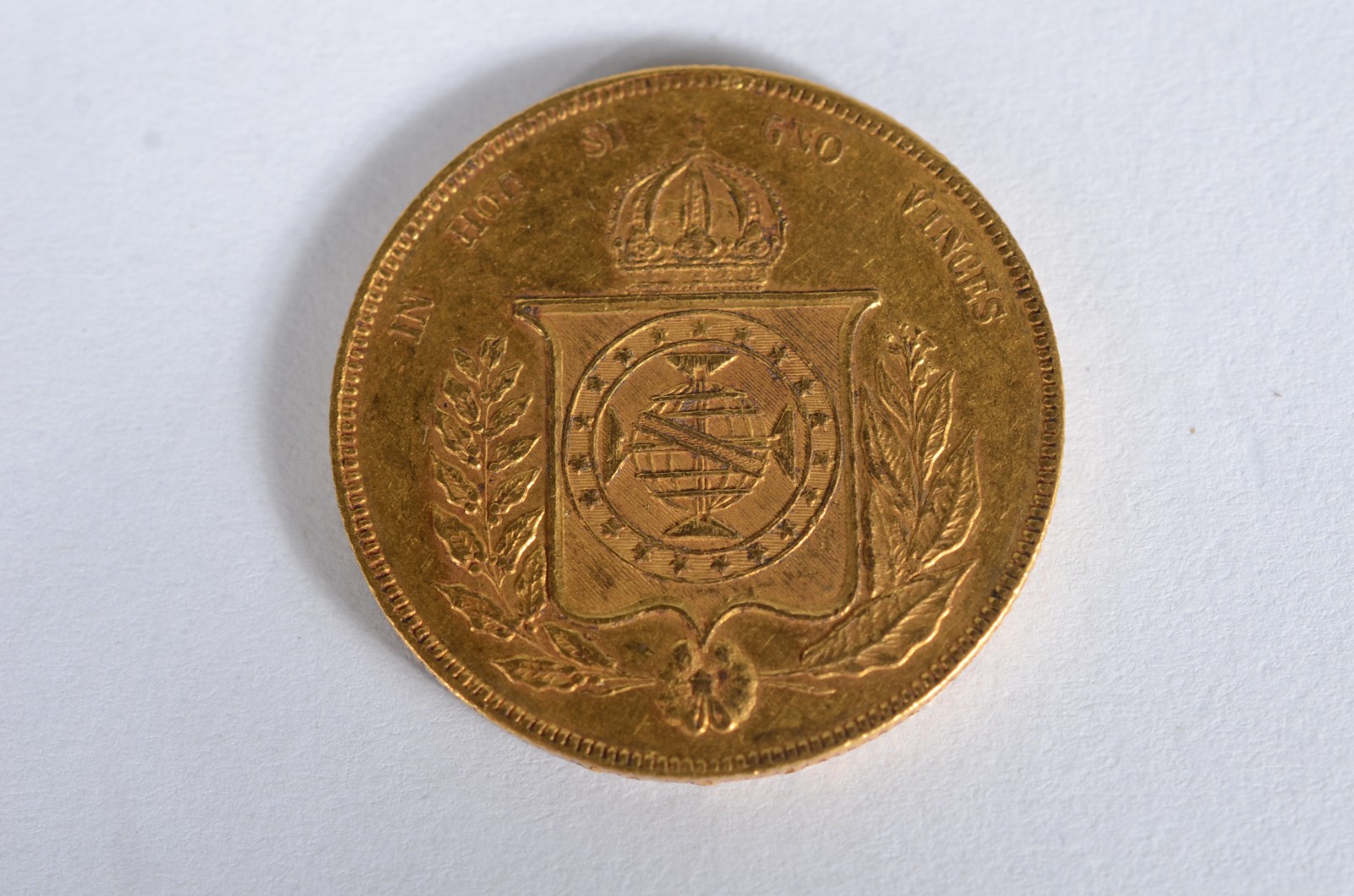 Moeda Brasileira de 20 mil reis de ouro 18 k., datada 1857. (Por... - foto 2 de 3