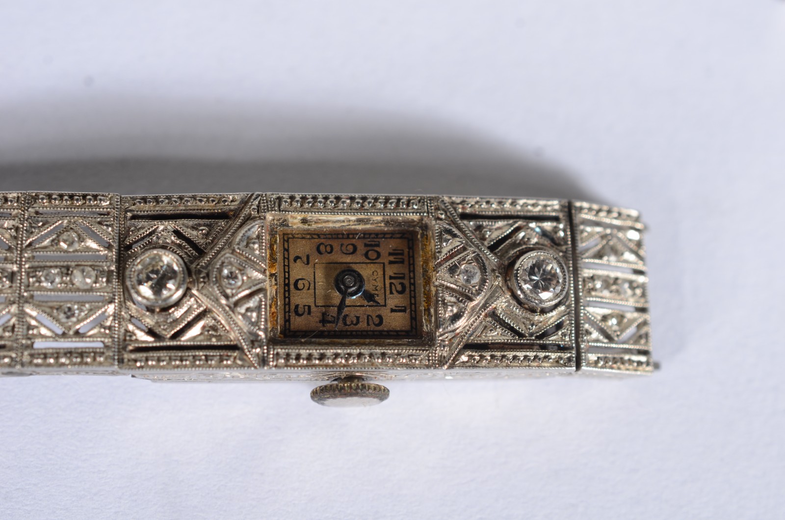 Relógio feminino de platina, marca Cyma. Pulseira arrebentada. (Por... - foto 4 de 7