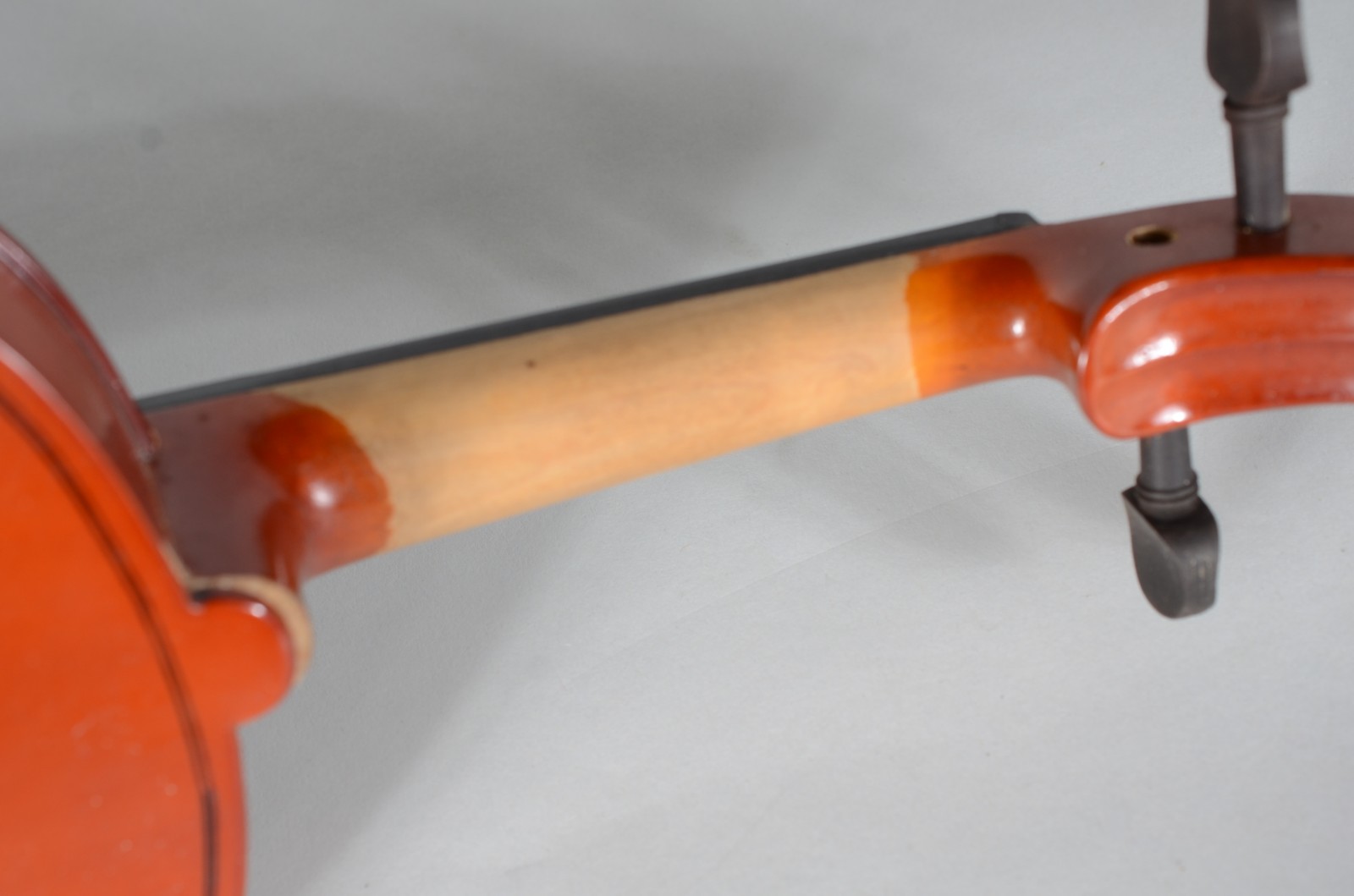Violino da marca "Vogga" no estojo. Pequenos desgastes. - foto 5 de 8