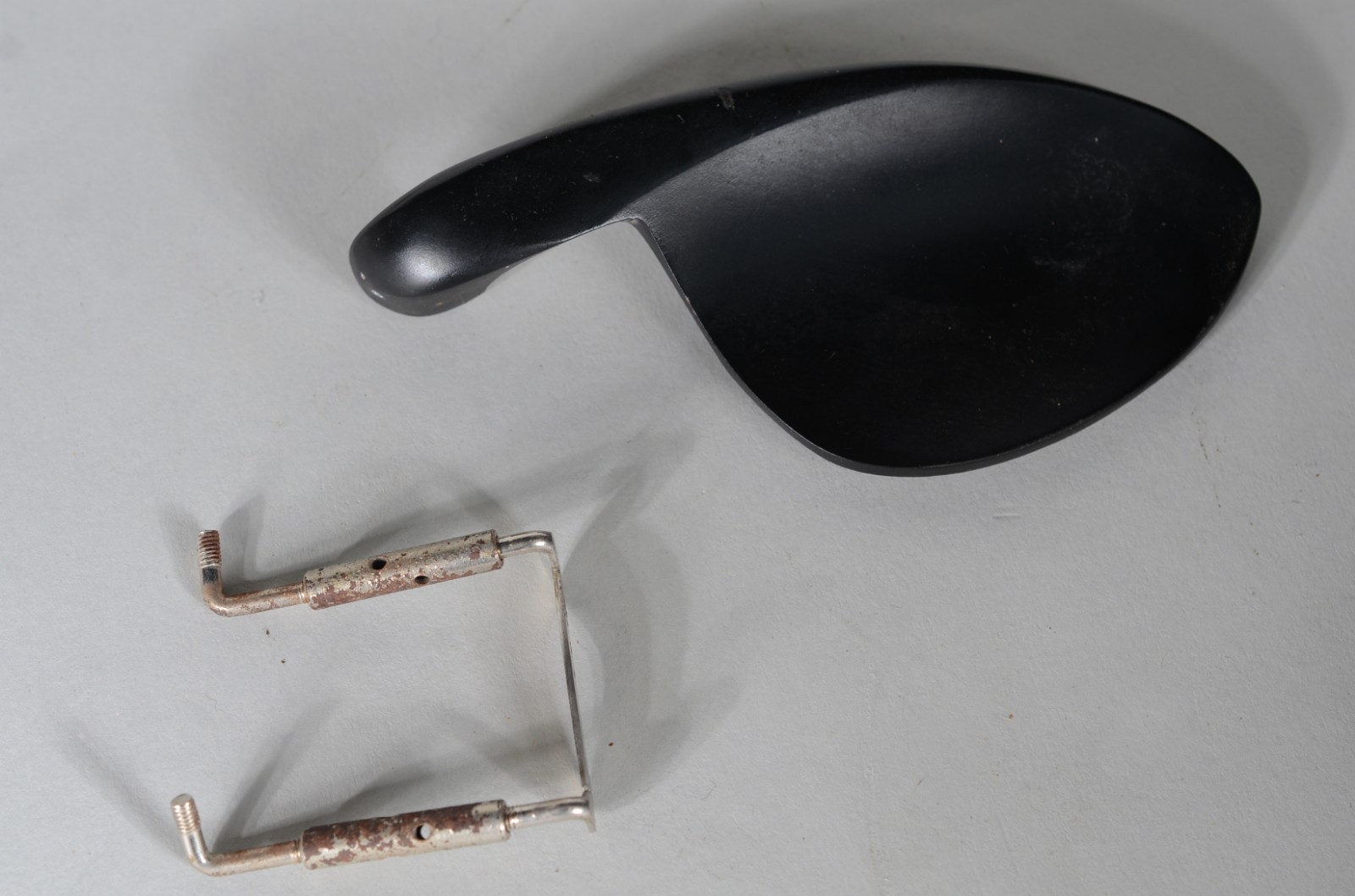 Violino da marca "Vogga" no estojo. Pequenos desgastes. - foto 7 de 8