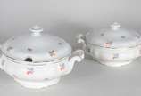 Aparelho para jantar de porcelana tcheca, branc... - Aparelho para jantar de porcelana tcheca, branca com flores em policromia e frisos dourados, composto de: 22 pratos rasos, 12 fundos, 12 pratos ...