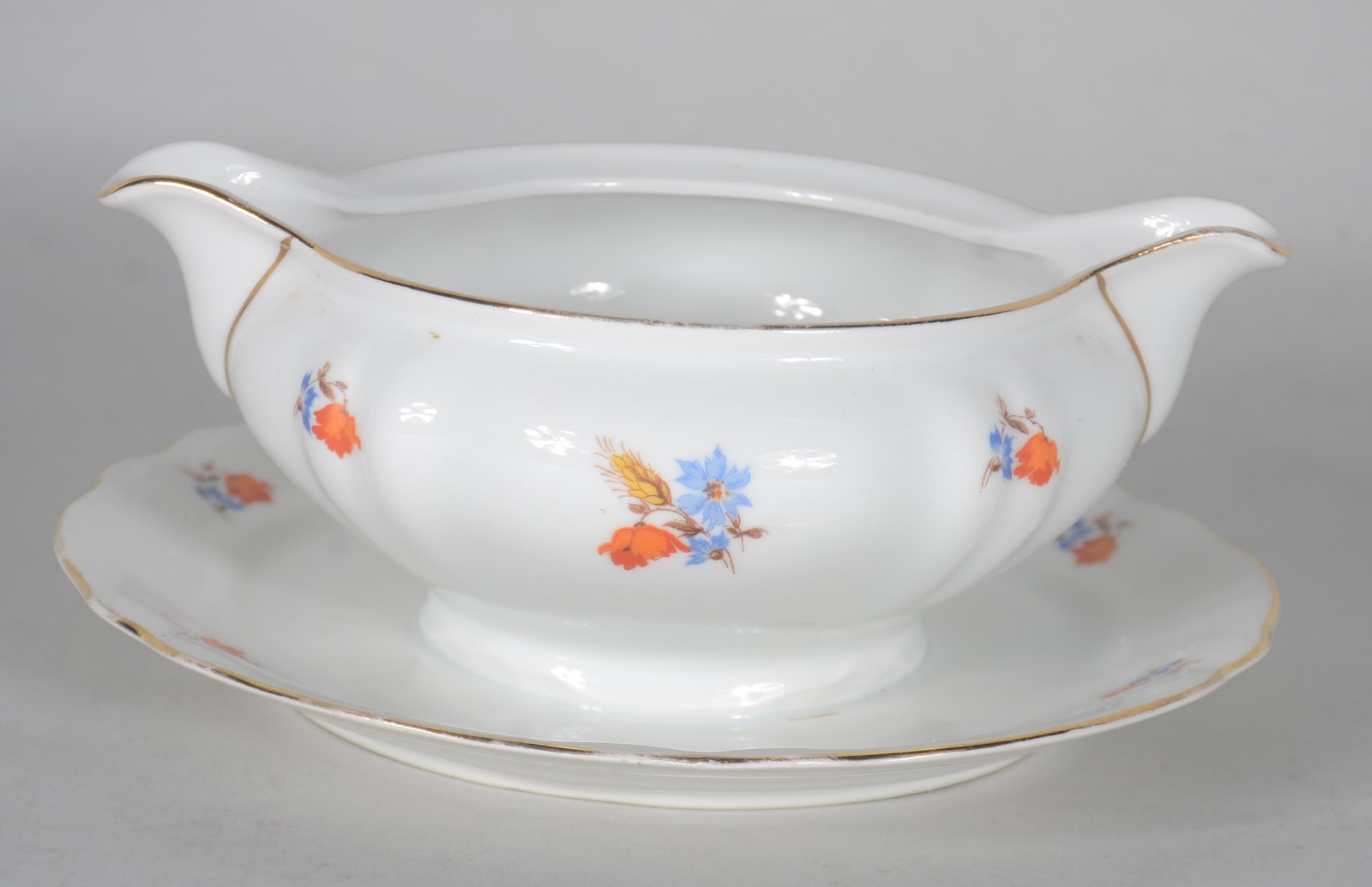 Aparelho para jantar de porcelana tcheca, branca com flores em... - foto 3 de 11