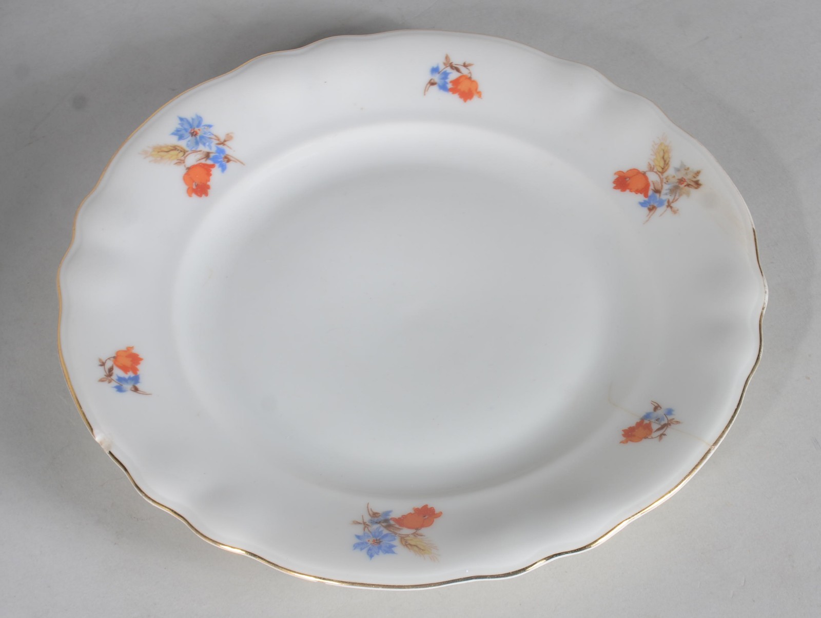 Aparelho para jantar de porcelana tcheca, branca com flores em... - foto 5 de 11