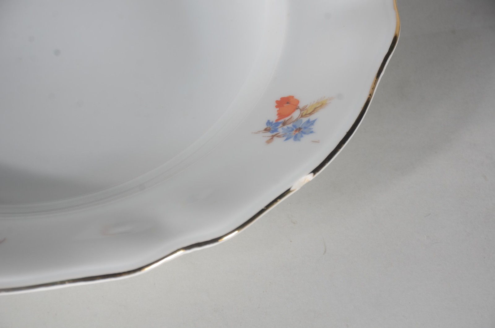 Aparelho para jantar de porcelana tcheca, branca com flores em... - foto 9 de 11