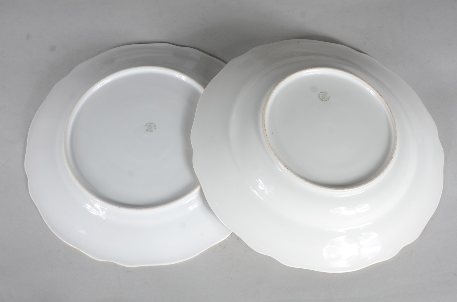Aparelho para jantar de porcelana tcheca, branca com flores em... - foto 11 de 11
