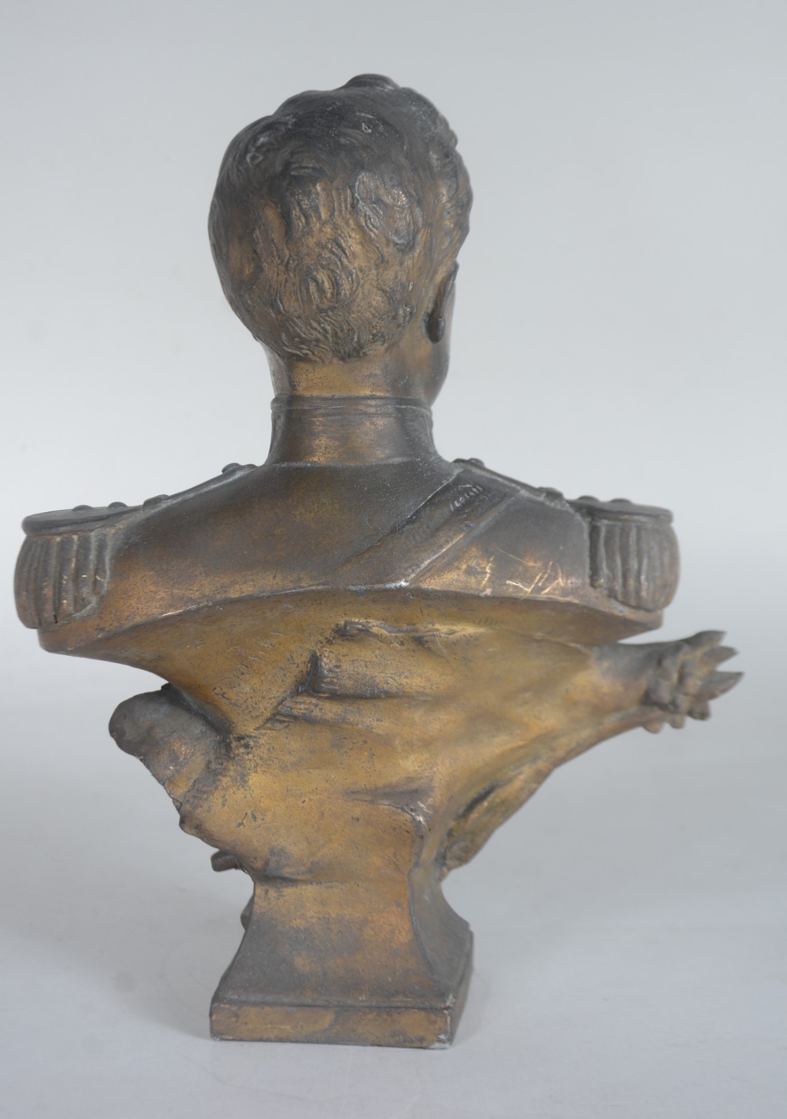 Busto de bronze representando figura do Rei da Bélgica "Albert I"... - foto 5 de 9