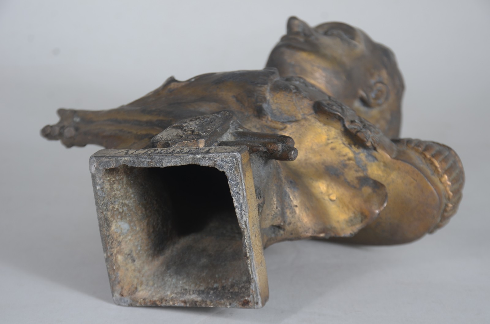 Busto de bronze representando figura do Rei da Bélgica "Albert I"... - foto 9 de 9