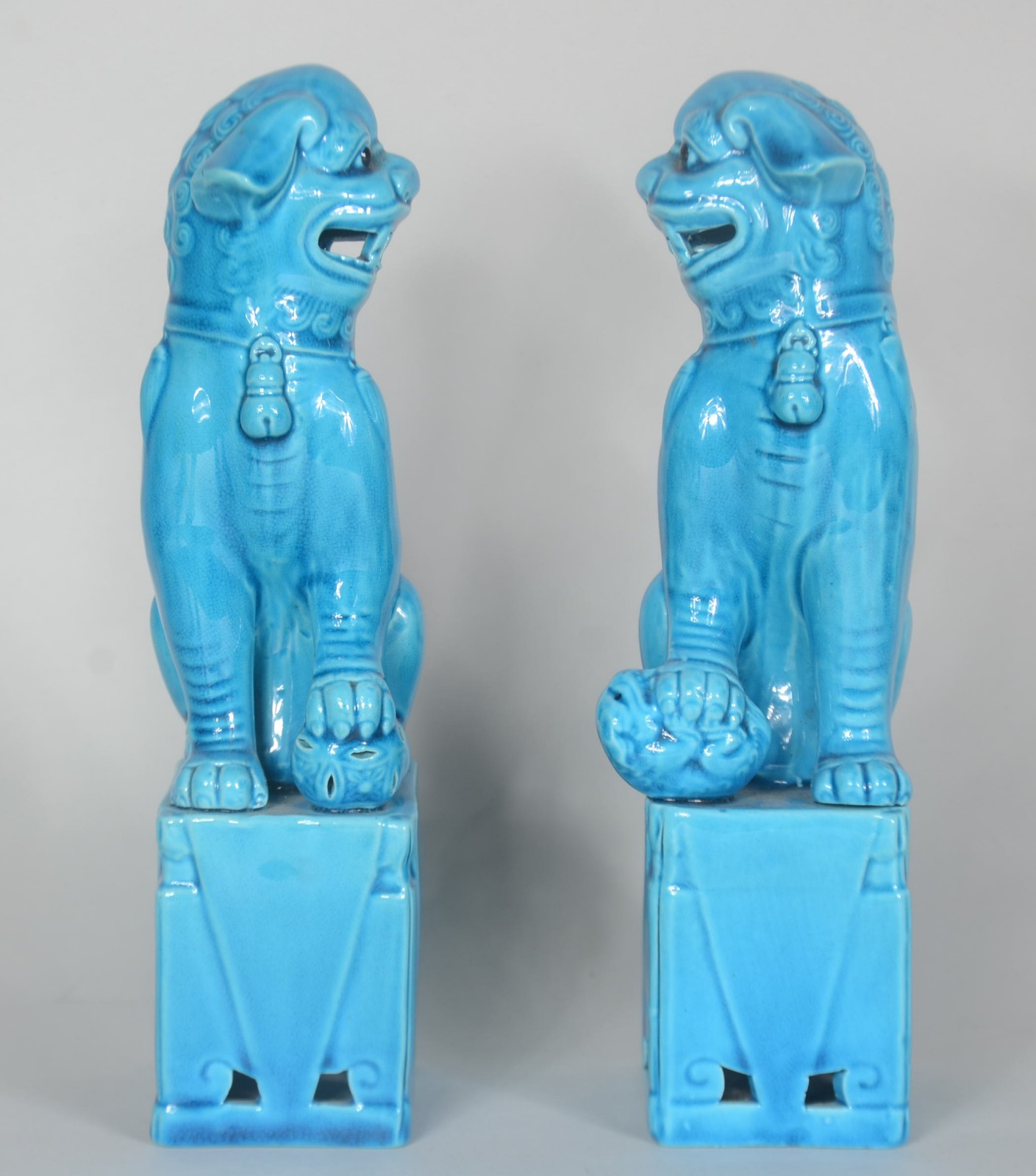 Quatro esculturas de cerâmica azul turquesa representando cães de Fó. - foto 5 de 10