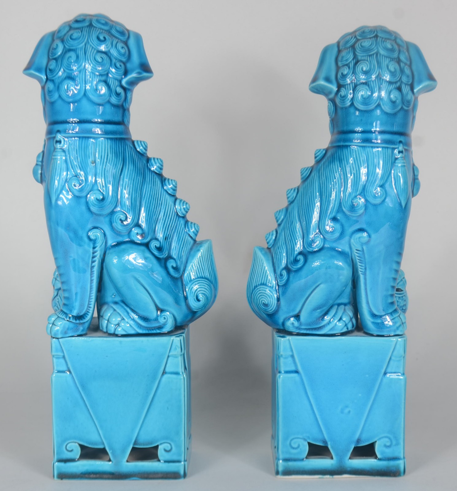 Par de esculturas de cerâmica azul turquesa representando cães de fó. - foto 6 de 7