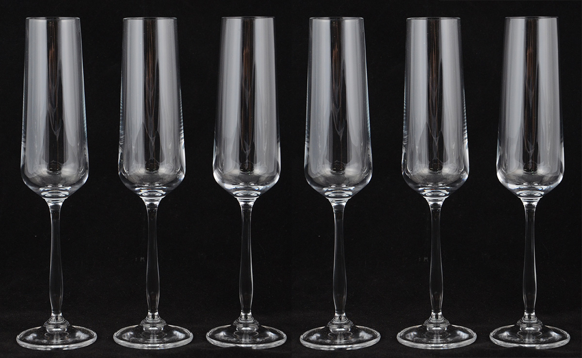 Seis flutes de cristal da Bohemia.