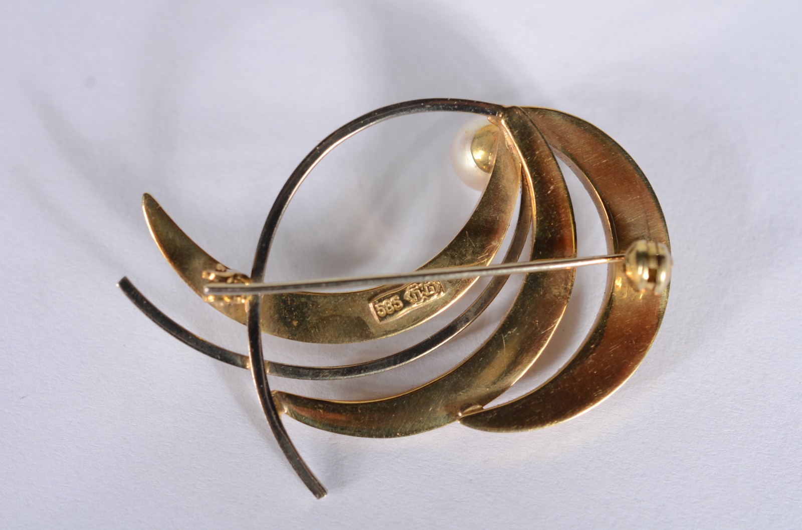 Broche de ouro 14 k., com perola. (Por motivos de segurança a peça... - foto 3 de 4