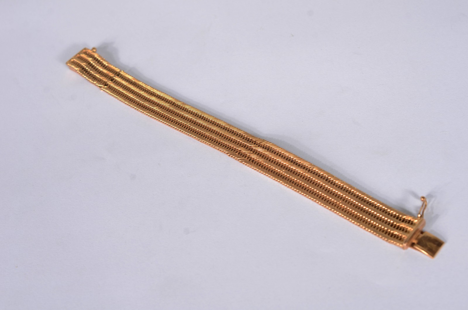 Pulseira de ouro 18 k. Com amassados e pequenos quebrados. (Por... - foto 1 de 8