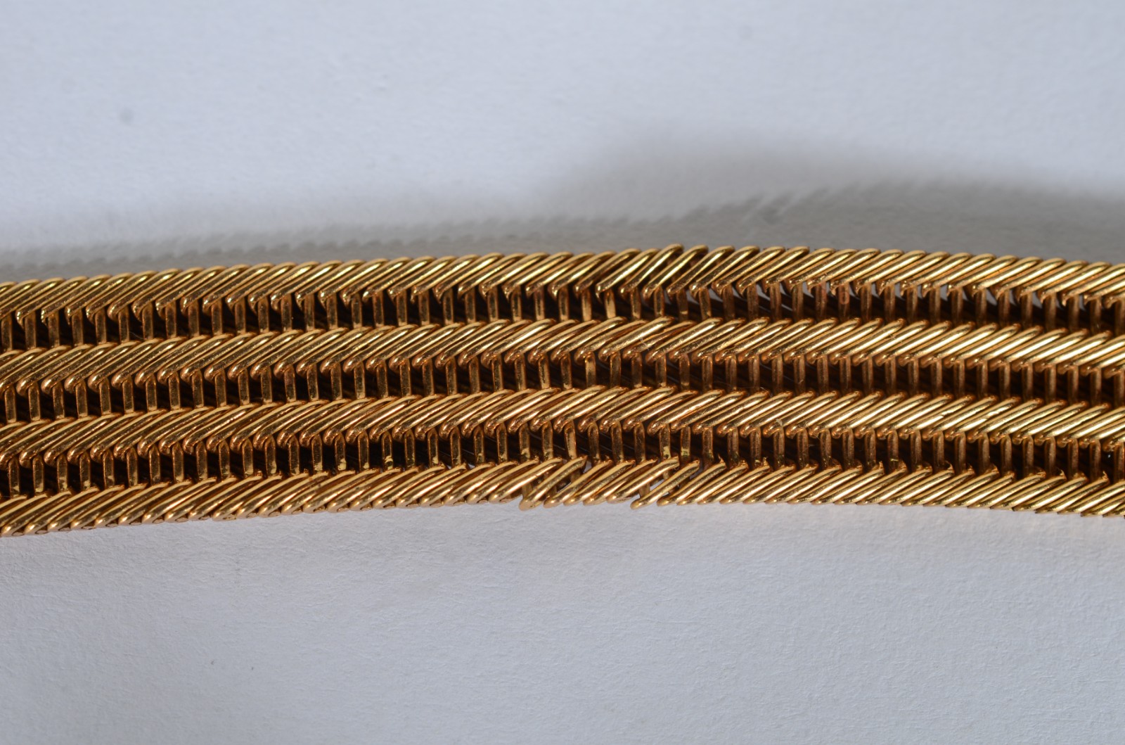 Pulseira de ouro 18 k. Com amassados e pequenos quebrados. (Por... - foto 4 de 8