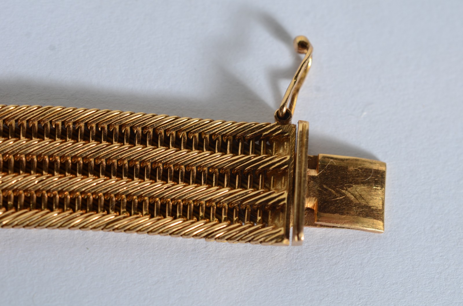 Pulseira de ouro 18 k. Com amassados e pequenos quebrados. (Por... - foto 8 de 8