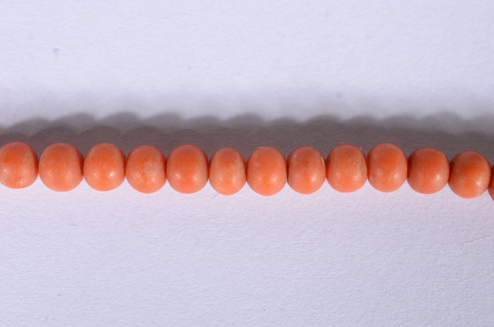 Colar e pulseira com contas de coral e fecho de prata. Arrebentado. - foto 4 de 7