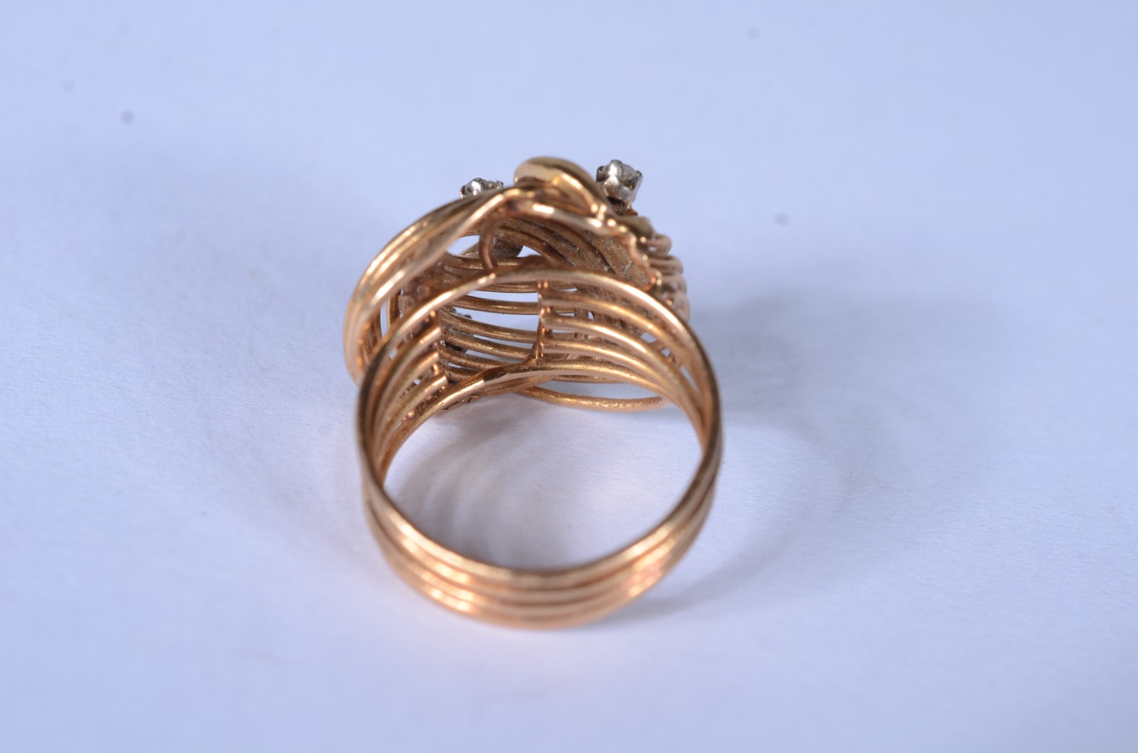 Anel de ouro 18 k., 3 brilhantes, aro 16. (Por motivos de segurança a... - foto 2 de 9