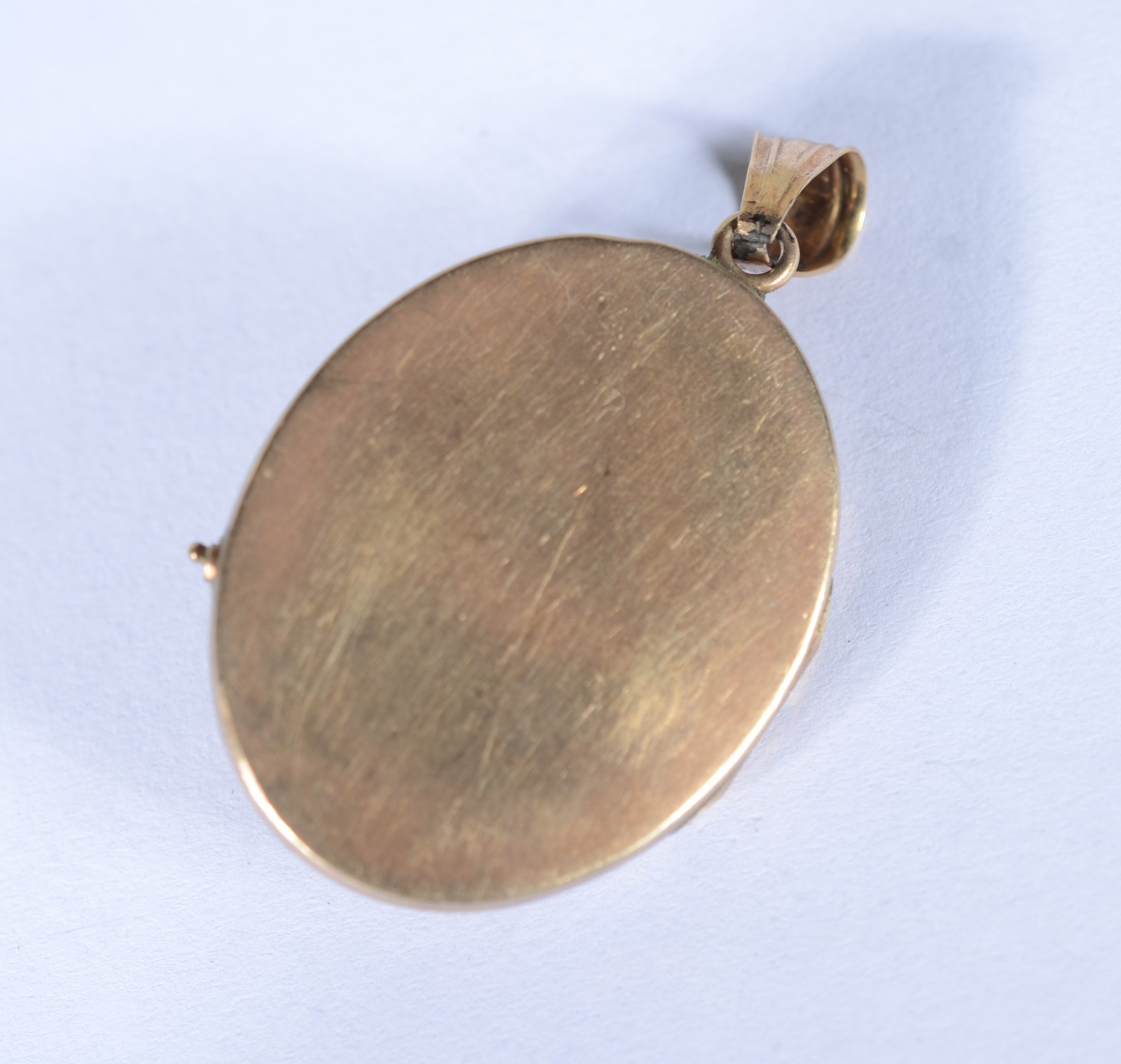 Duas peças, sendo: medalha antiga e broche em plaque'Dor. (Por... - foto 3 de 9