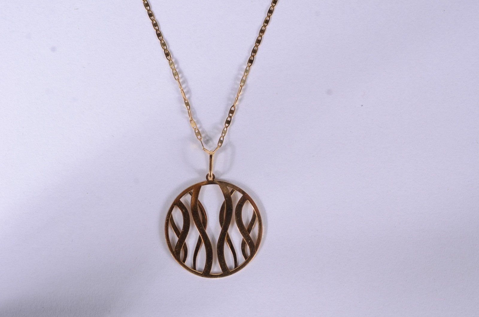 Colar de ouro 18 k., contraste 750, modelo lâmina com pingente. (Por... - foto 1 de 8
