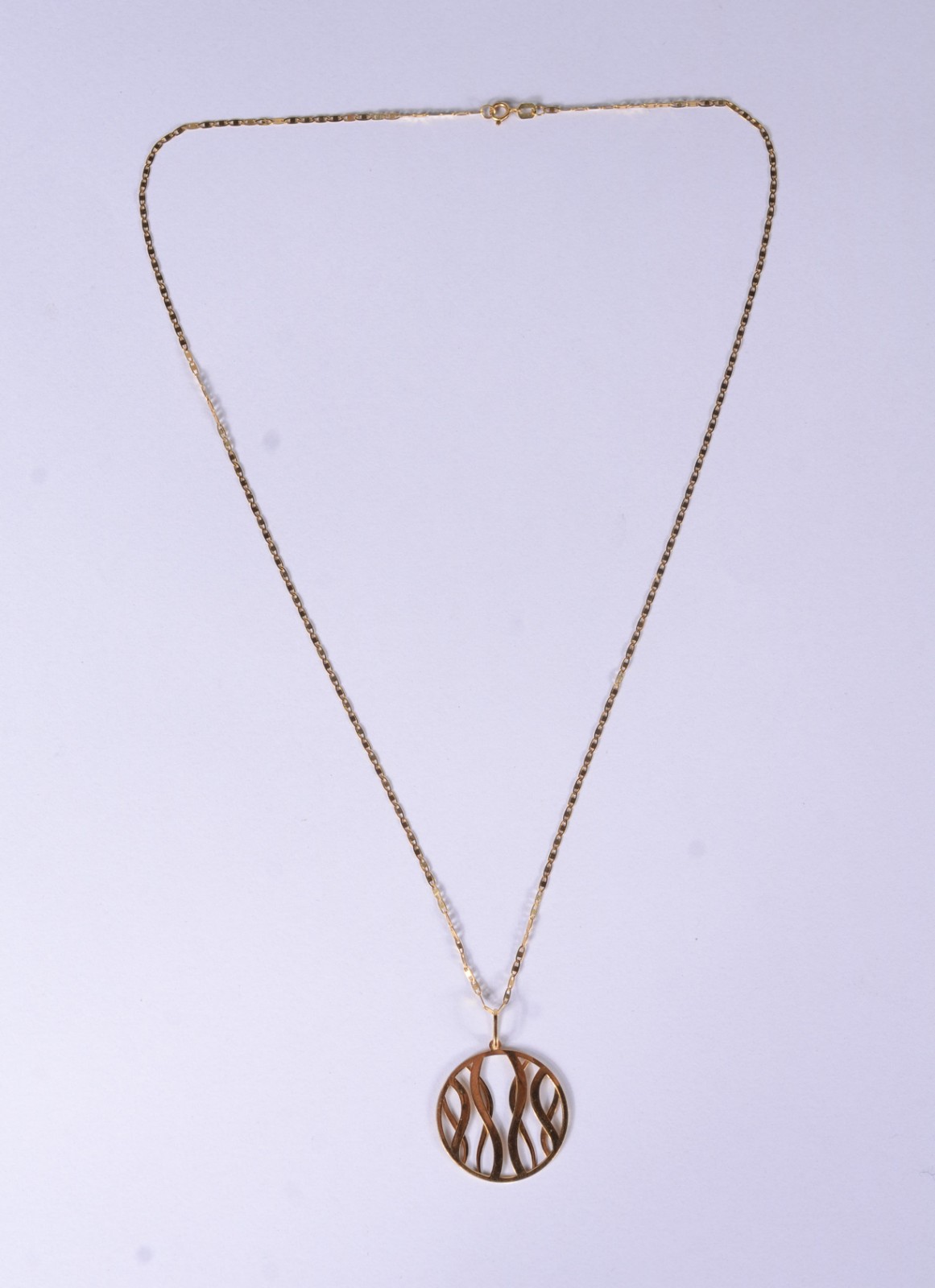 Colar de ouro 18 k., contraste 750, modelo lâmina com pingente. (Por... - foto 2 de 8