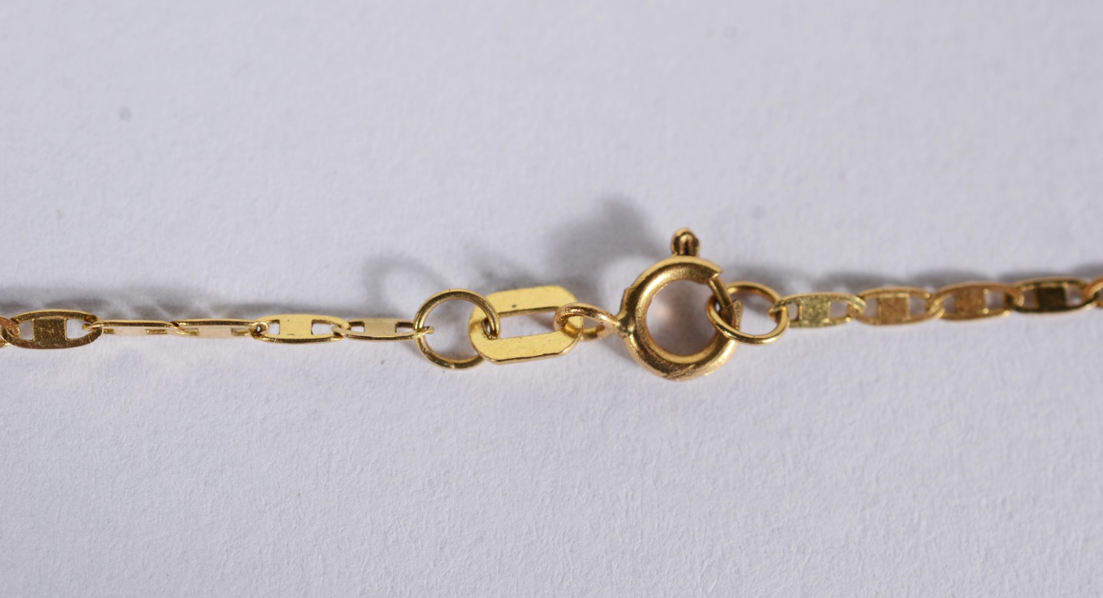 Colar de ouro 18 k., contraste 750, modelo lâmina com pingente. (Por... - foto 3 de 8