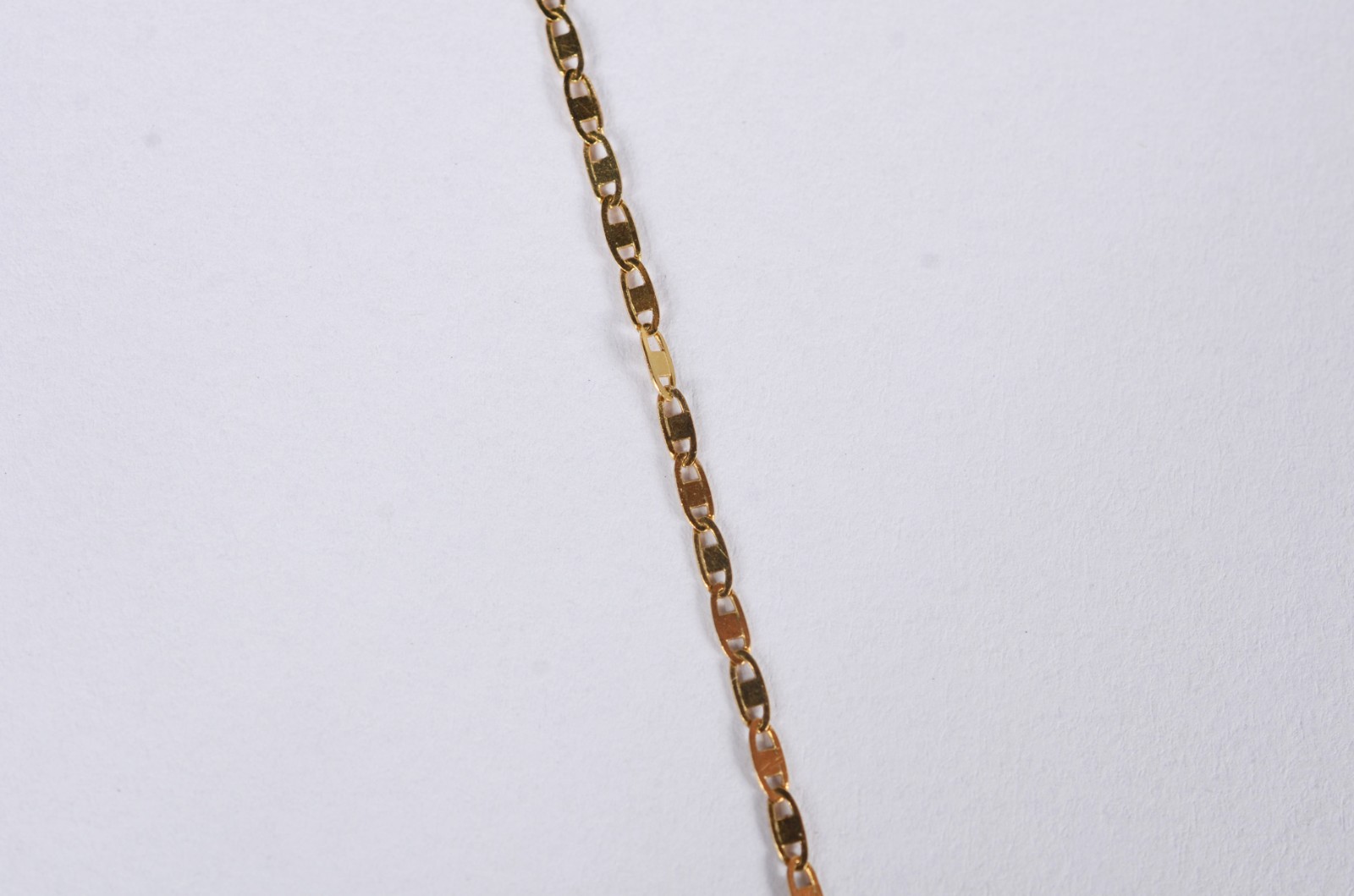 Colar de ouro 18 k., contraste 750, modelo lâmina com pingente. (Por... - foto 5 de 8