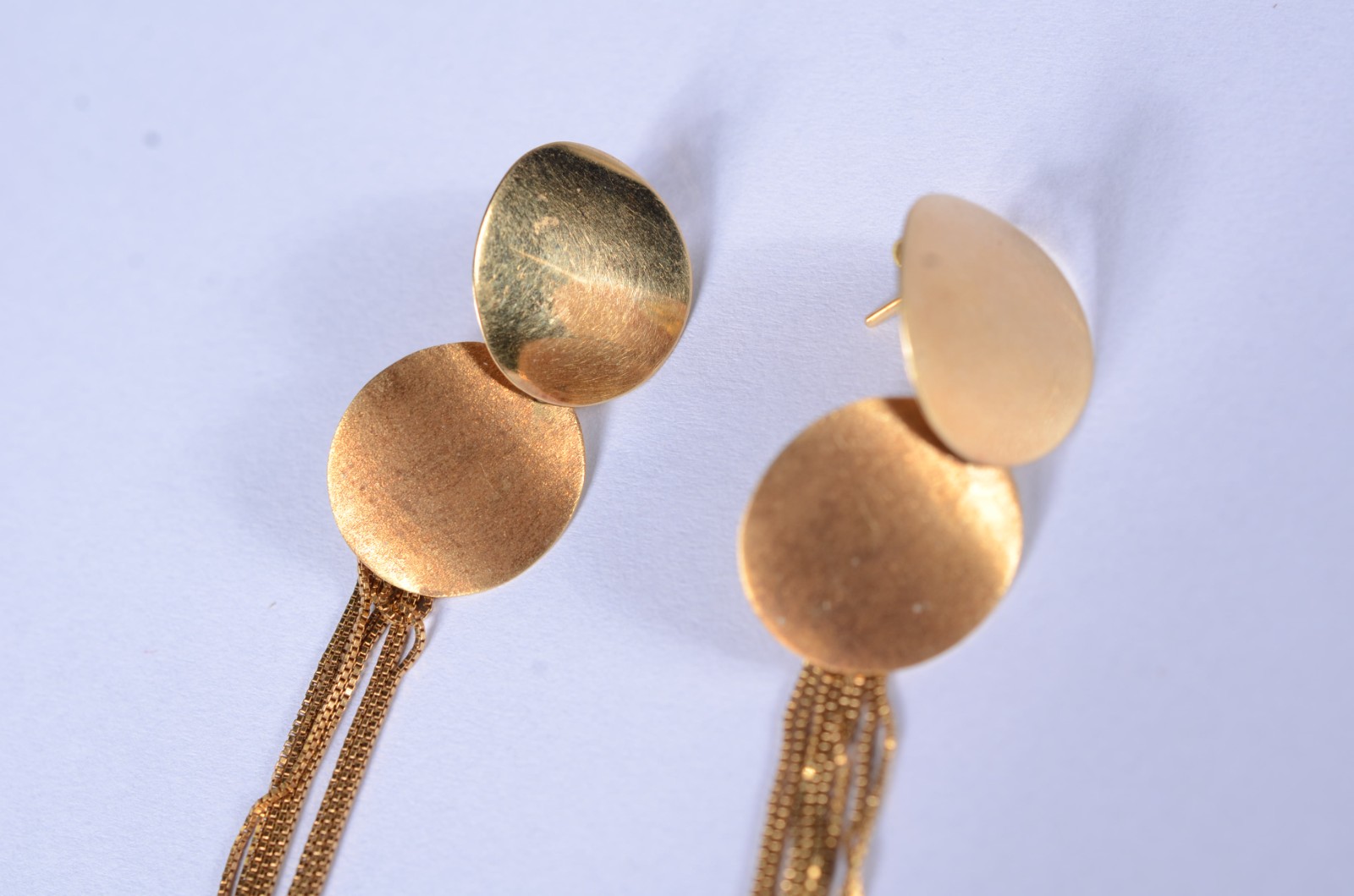 Par de brincos de ouro 18 k., contraste 750 com pendente. (Por... - foto 3 de 5
