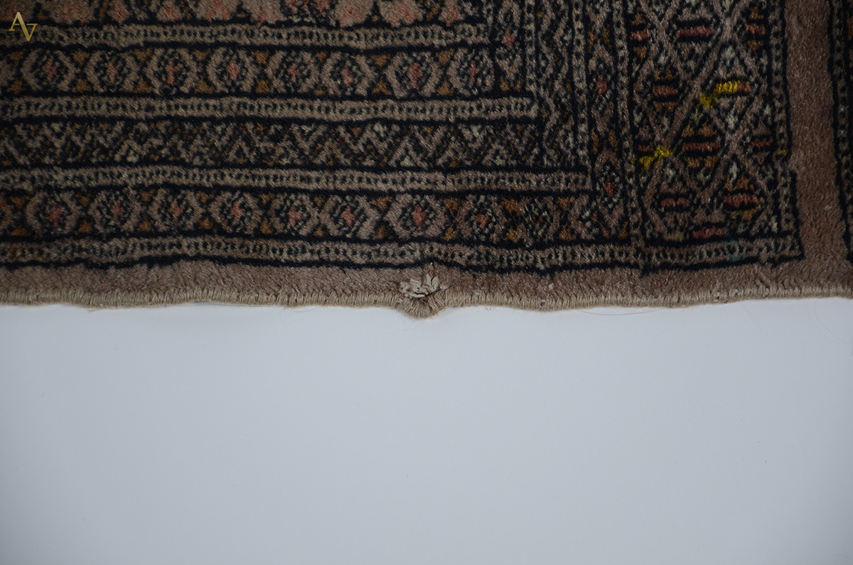 Tapete pakistan. Medidas 0,60 x 1,12 m (cordão com defeito). - foto 2 de 3