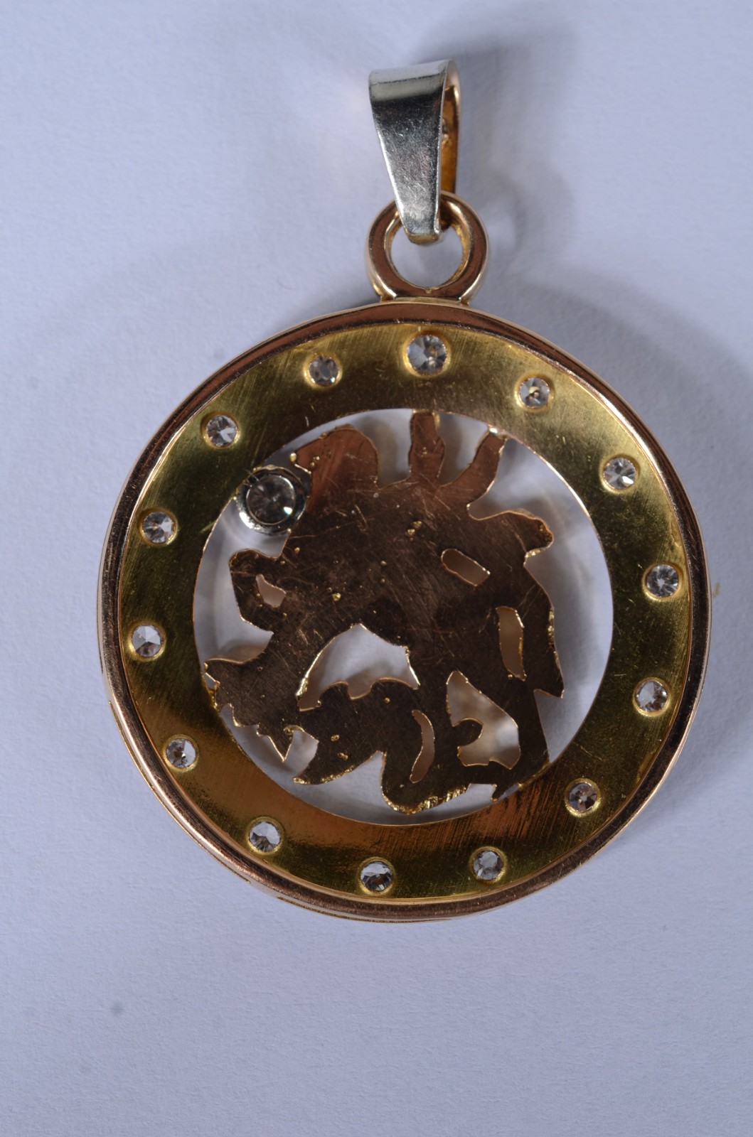 Pendente de São Jorge de ouro 18 k., e ouro branco cravejado com... - foto 6 de 6