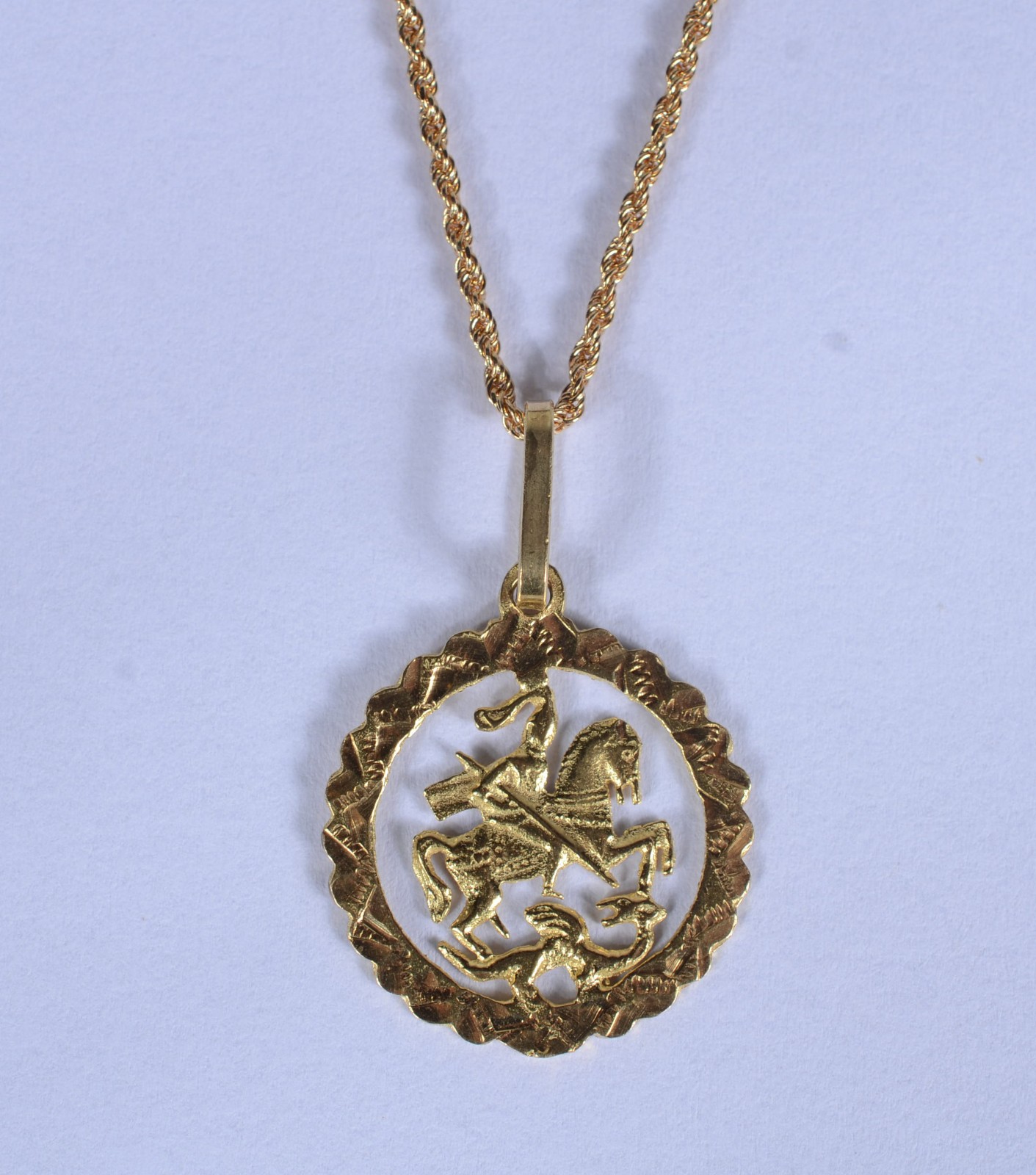 Colar de ouro 18 k., pendente de São Jorge. (Por motivos de segurança... - foto 4 de 10