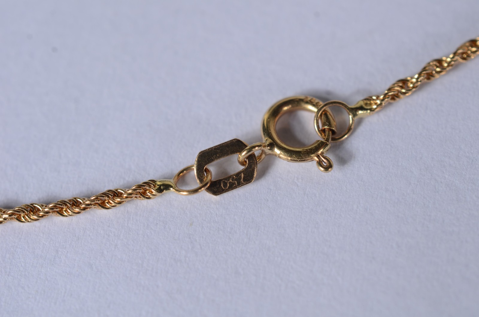 Colar de ouro 18 k., pendente de São Jorge. (Por motivos de segurança... - foto 7 de 10