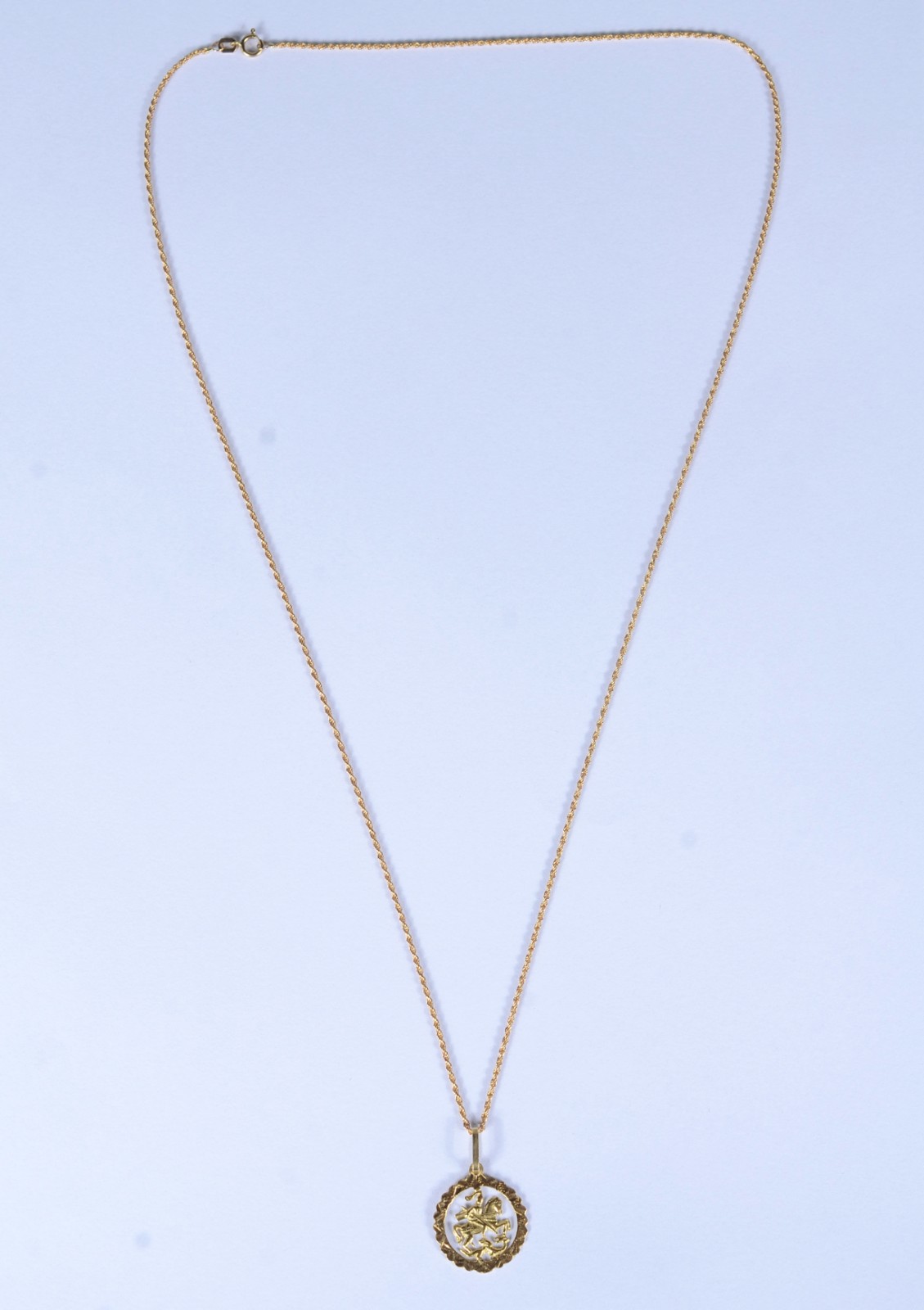 Colar de ouro 18 k., pendente de São Jorge. (Por motivos de segurança... - foto 2 de 10