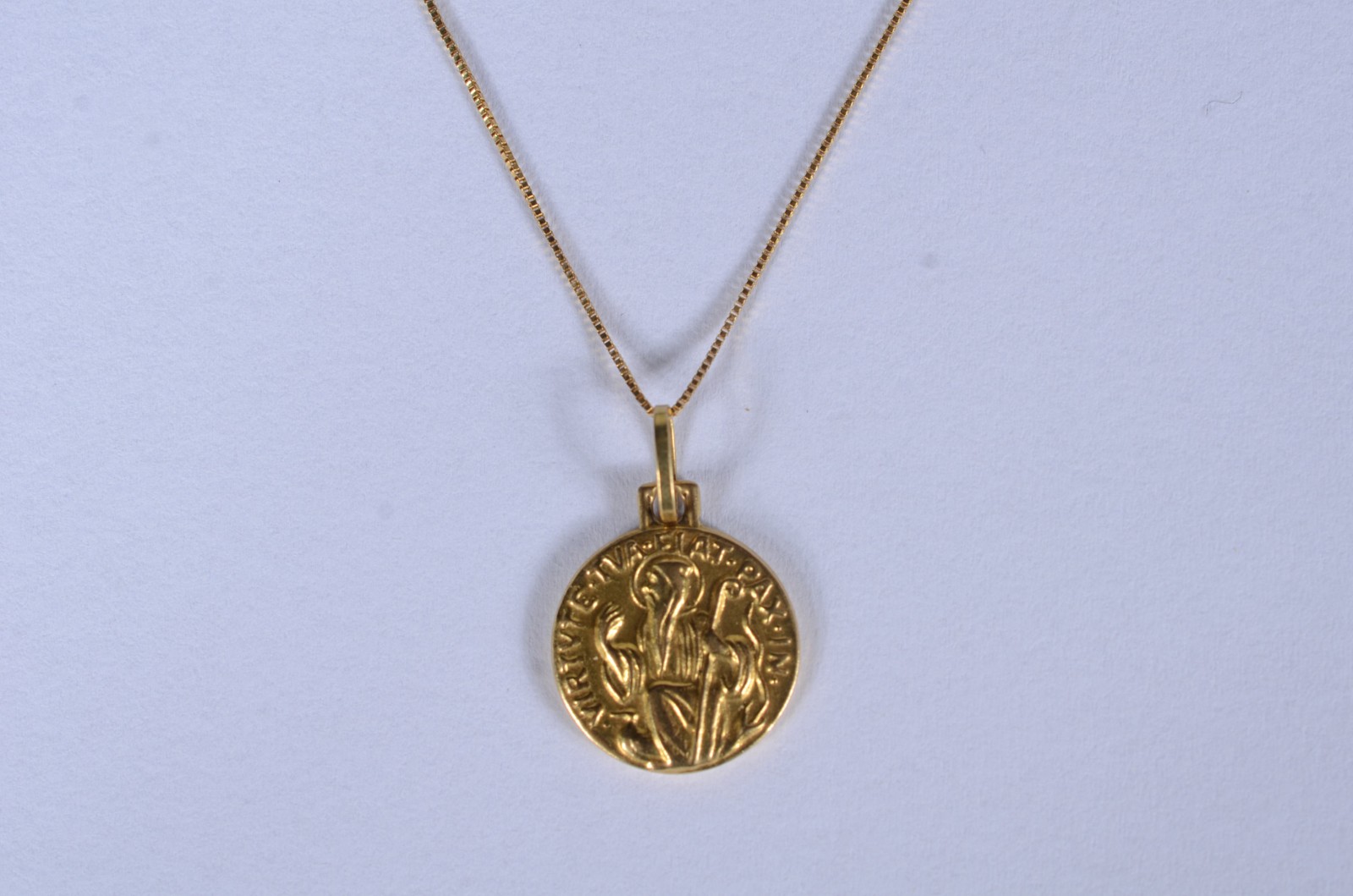 Colar de ouro 18 k., contraste 750 com pendente São Bento. (Por... - foto 3 de 9