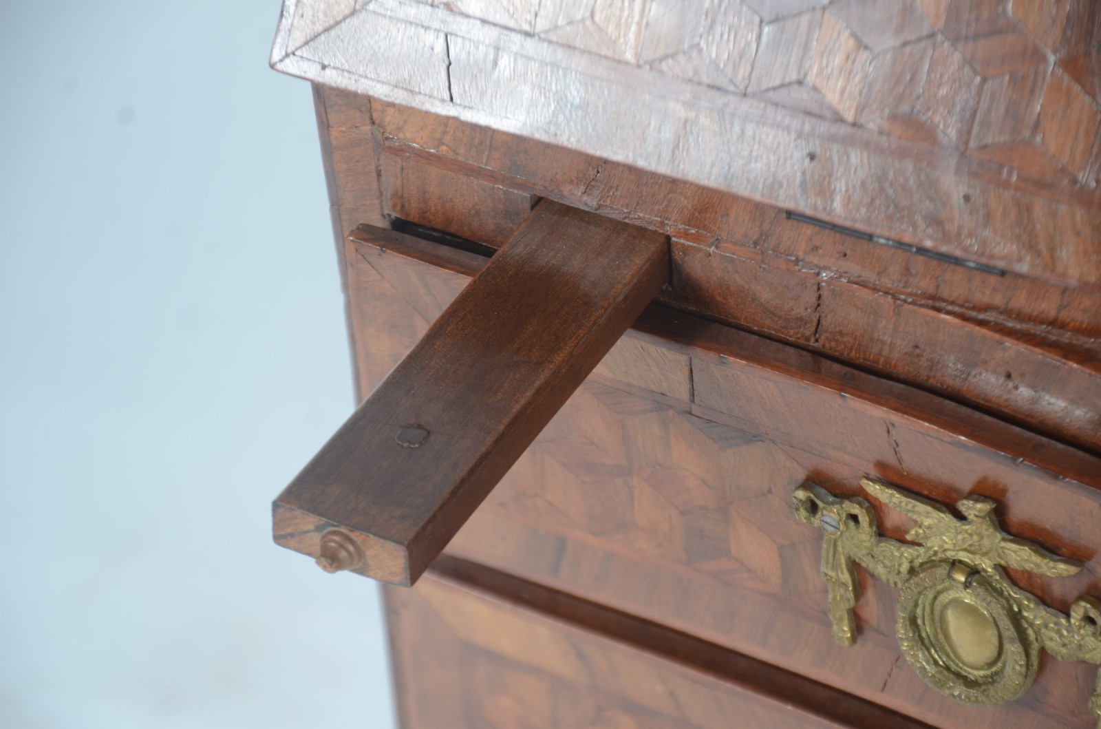 Papeleira em miniatura, em estilo Adam. Apresenta caixa de superfície... - foto 8 de 9