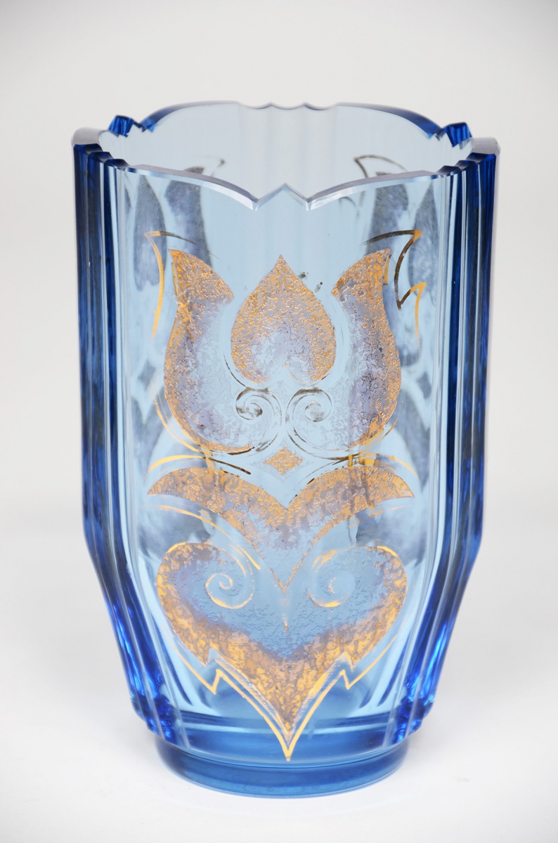 Vaso de grosso cristal na cor azul com flores douradas. Diâmetro 13...