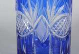 Garrafa de cristal doublé azul lapidada, placa ... - Garrafa de cristal doublé azul lapidada, placa para bebida de metal prateado.