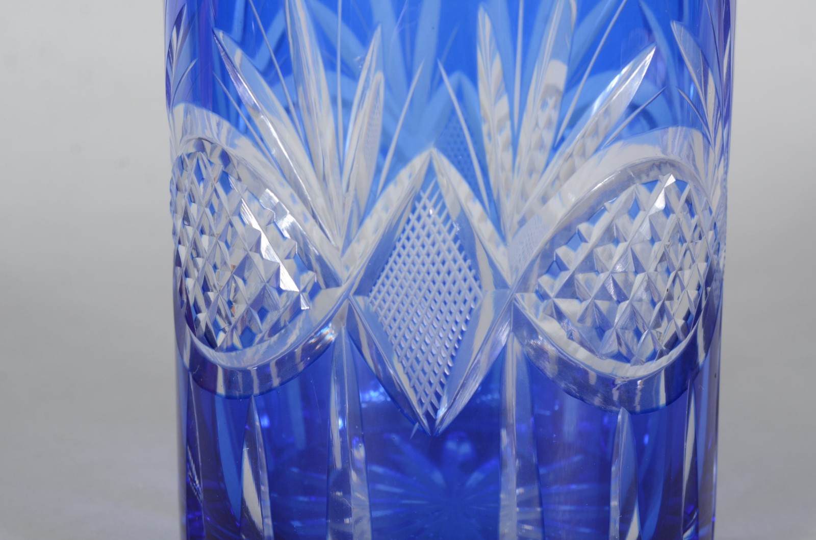 Garrafa de cristal doublé azul lapidada, placa para bebida de metal... - foto 5 de 8