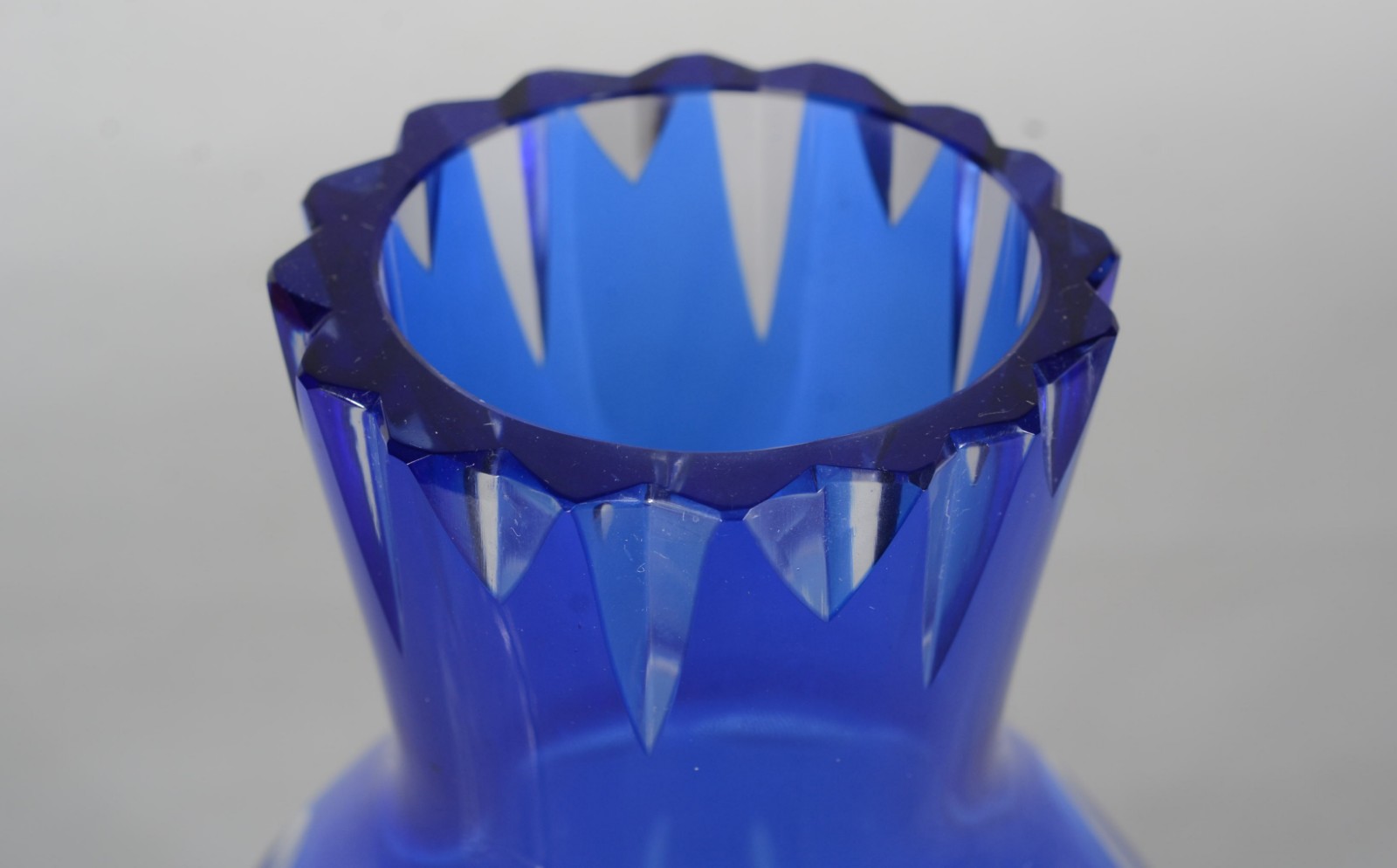 Garrafa de cristal doublé azul lapidada, placa para bebida de metal... - foto 6 de 8
