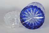 Garrafa de cristal doublé azul lapidada, placa ... - Garrafa de cristal doublé azul lapidada, placa para bebida de metal prateado.