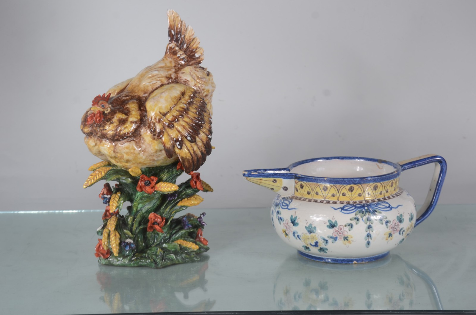 Duas peças, sendo: Escultura de porcelana italiana representando... - foto 1 de 11