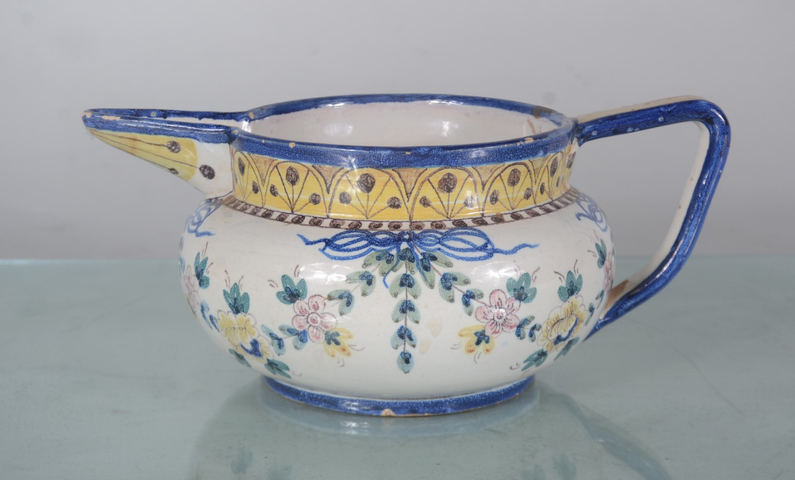 Duas peças, sendo: Escultura de porcelana italiana representando... - foto 4 de 11