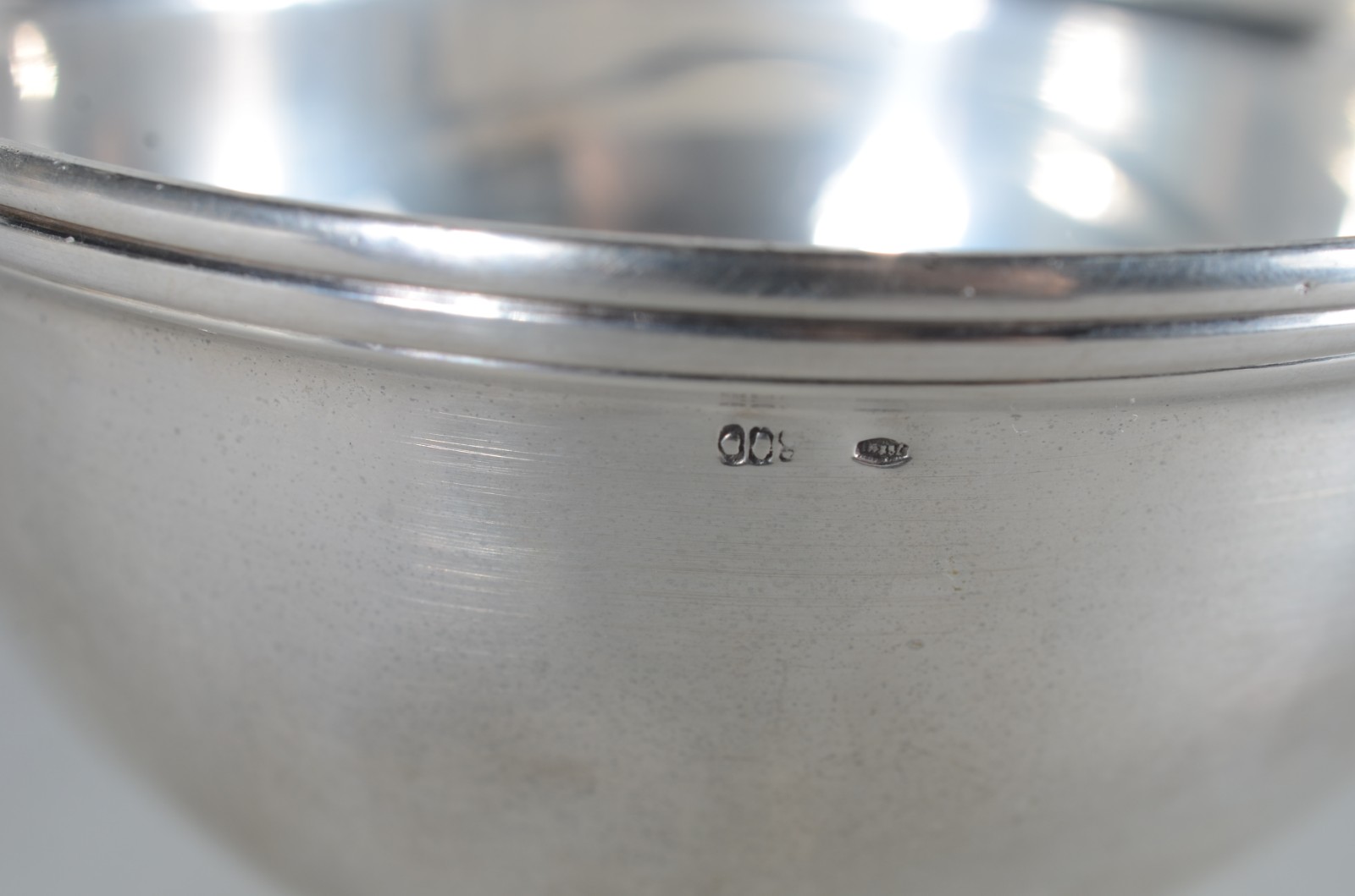 Dois bowls de prata contrastada, base na forma de flor. Peso da... - foto 6 de 7
