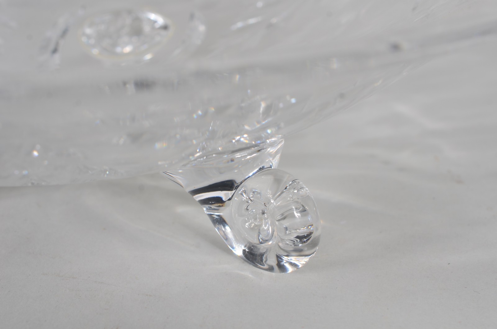 Duas fruteiras, sendo uma de porcelana inglesa azul e outrade cristal... - foto 6 de 11