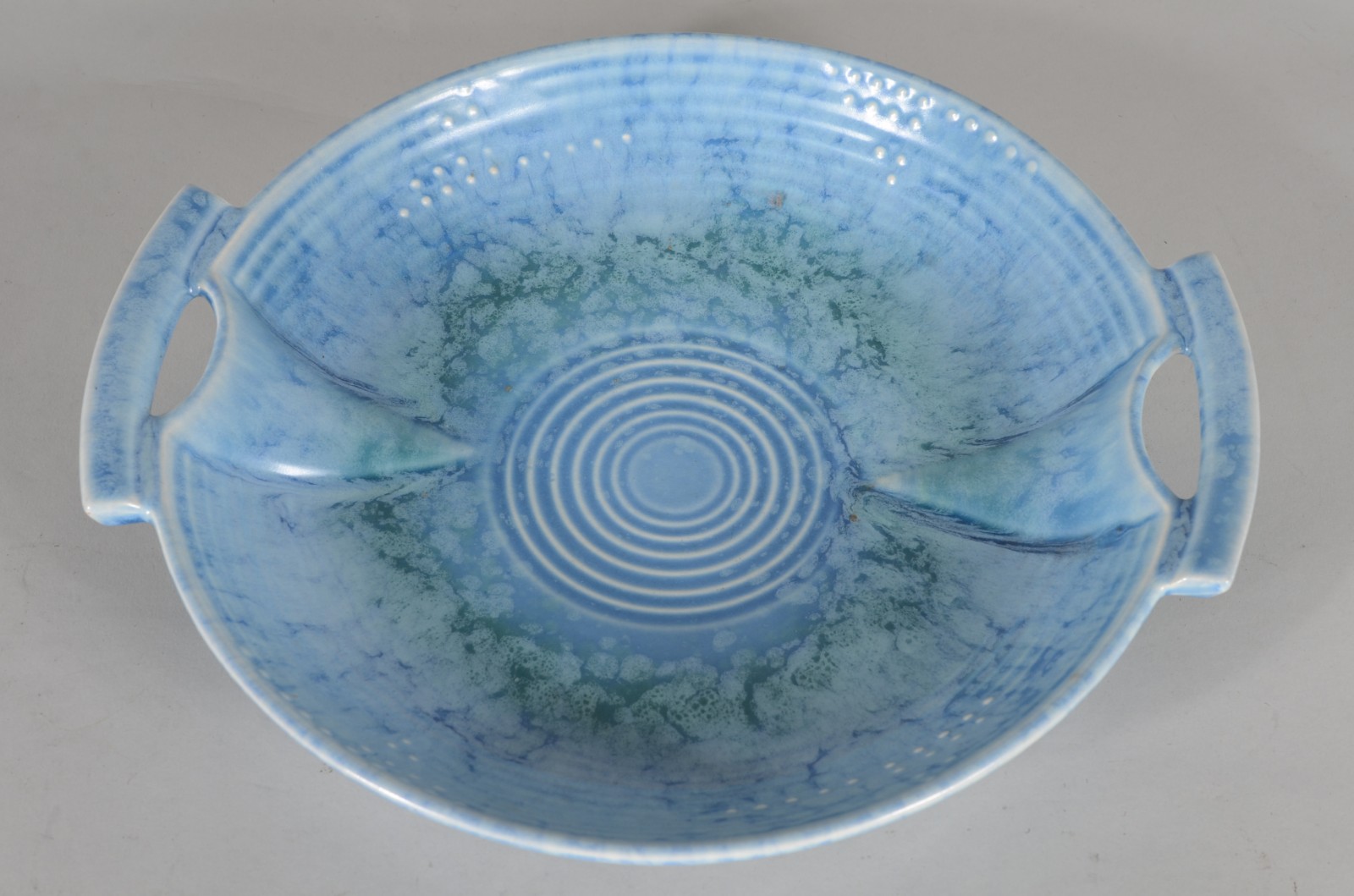 Duas fruteiras, sendo uma de porcelana inglesa azul e outrade cristal... - foto 7 de 11