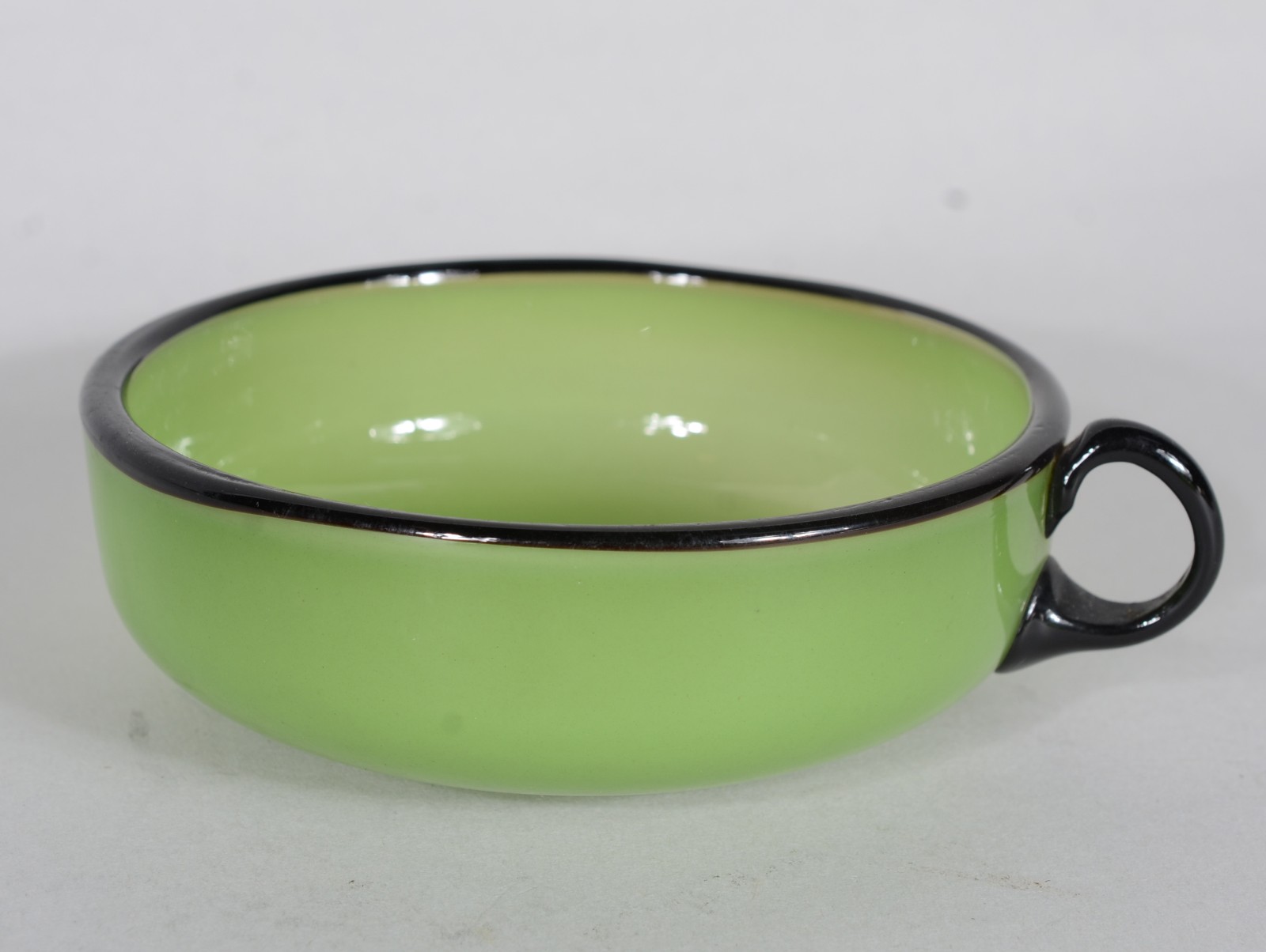 Conjunto Art Deco de saladeira com 6 taças de vidro verde com frisos... - foto 3 de 6