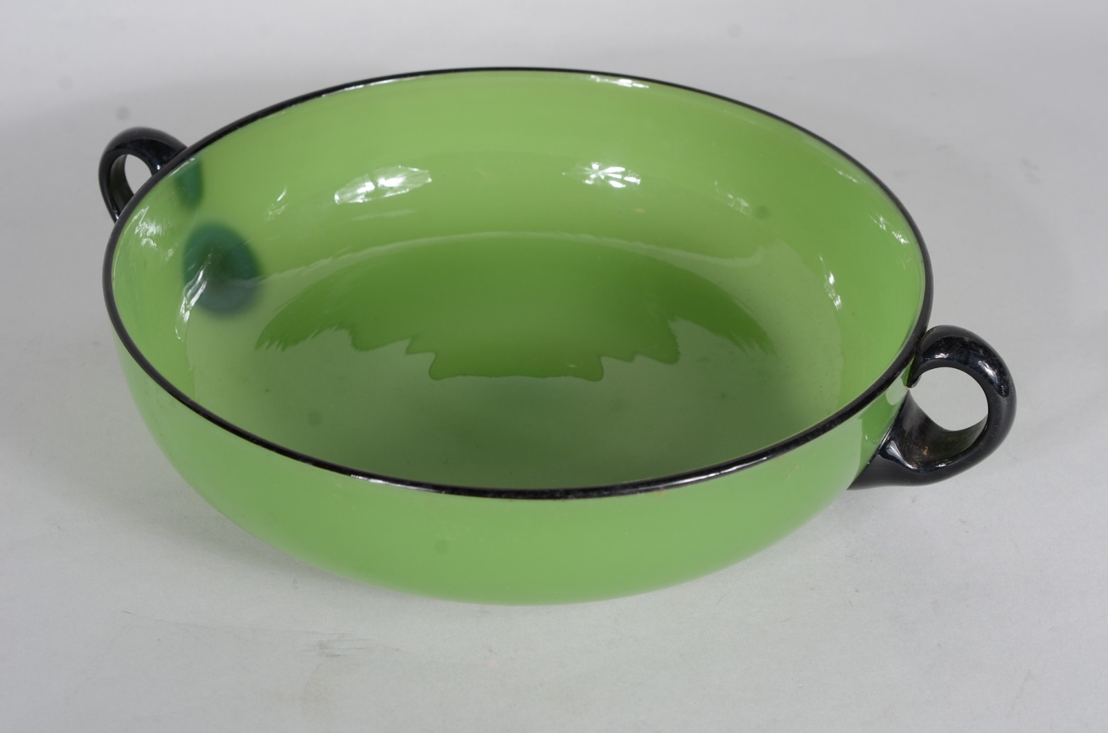 Conjunto Art Deco de saladeira com 6 taças de vidro verde com frisos... - foto 4 de 6
