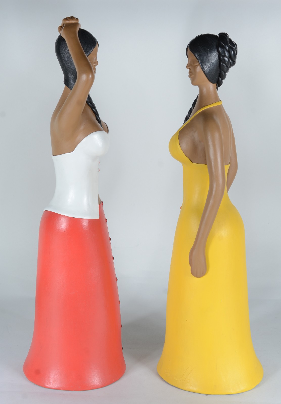 Duas esculturas de barro cozido policromados, representando figura... - foto 5 de 9