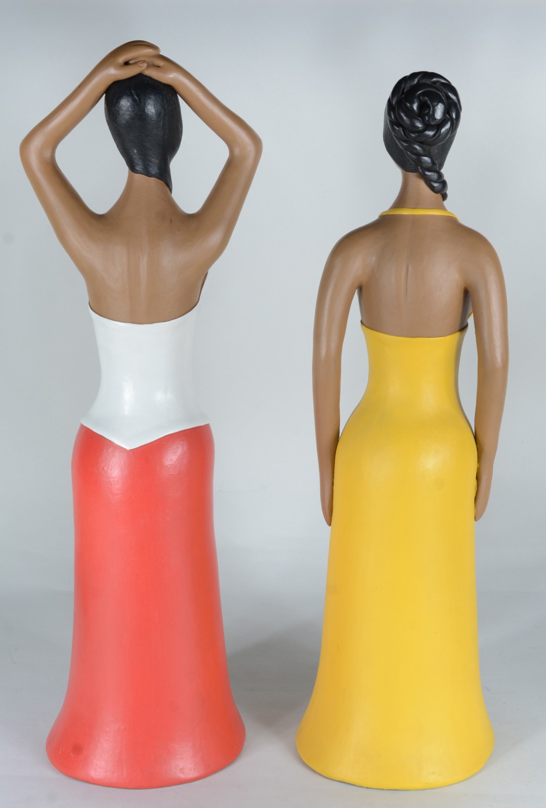 Duas esculturas de barro cozido policromados, representando figura... - foto 6 de 9