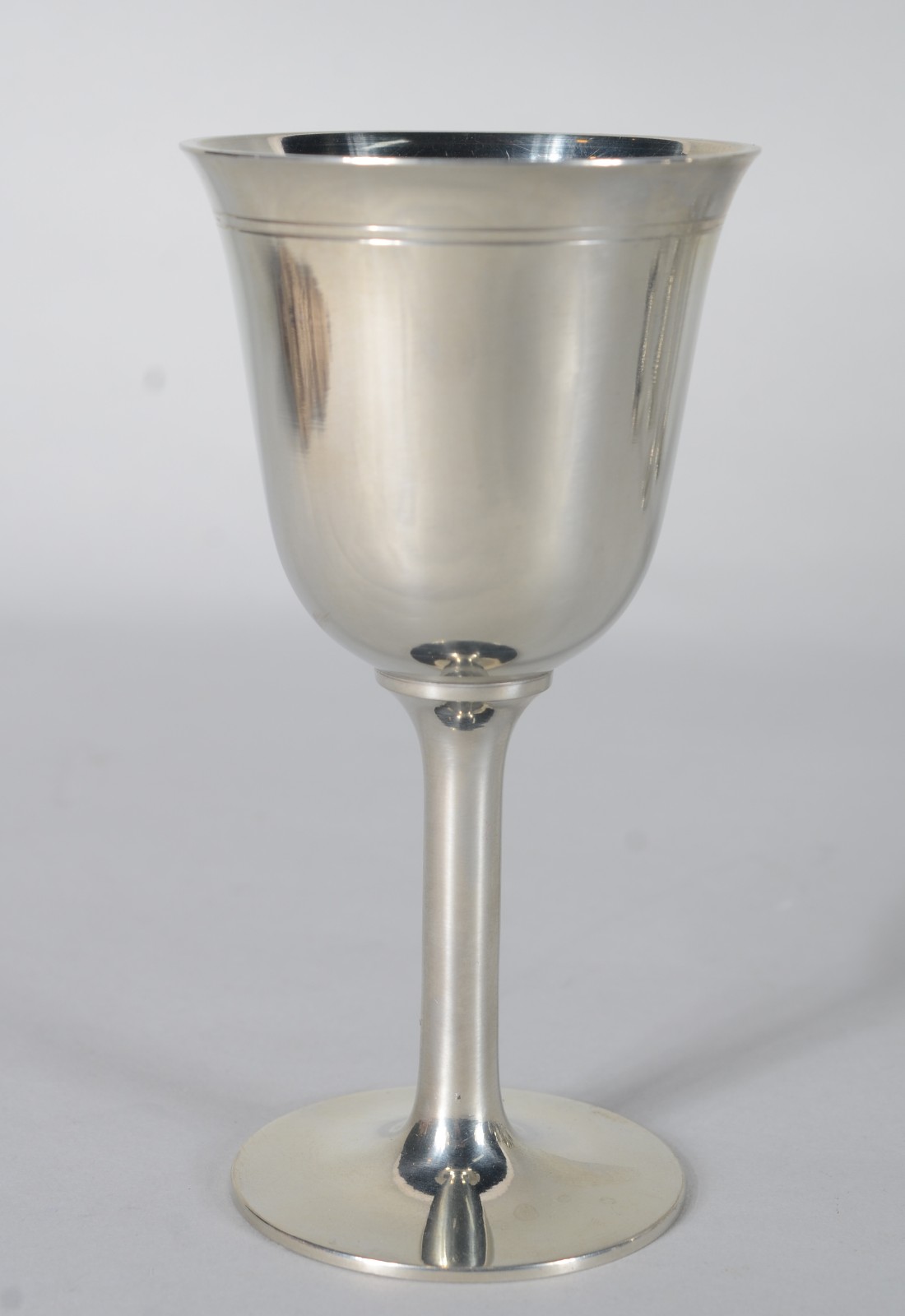 Seis cálices de estanho para vinho, parte interna polida. - foto 3 de 6